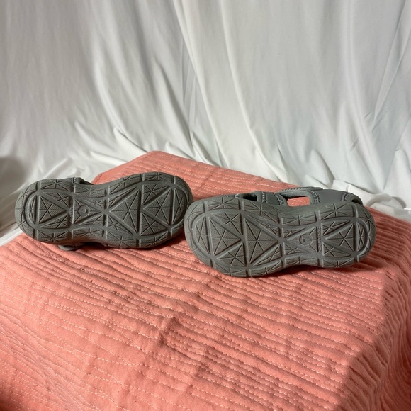 Toddler Cat & Jack sandal/water shoe, size 7 - Picture 7 of 7